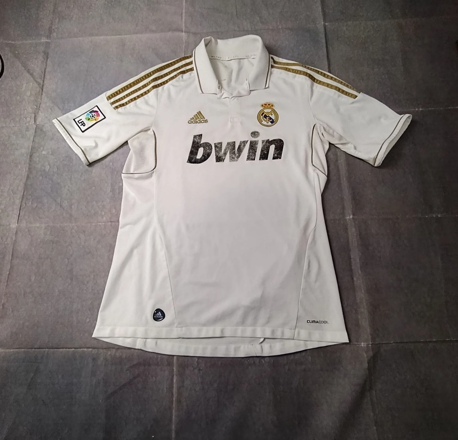 Real Madrid 2011/12 Home Shirt Adidas ClimaCool White Gold Bwin Vintage Size M
